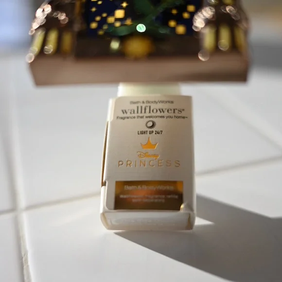 Rapunzel Bath & Body Works Tangled
Wallflower Night Light Brand New With Tags - Picture 6 of 15